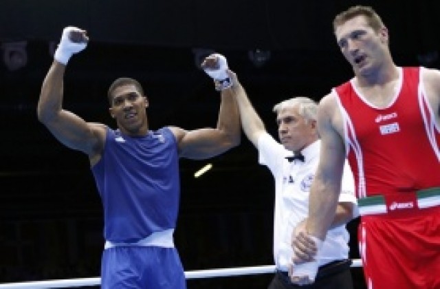 Антъни Джошуа триумфира при най-тежките боксьори със съдийско решение