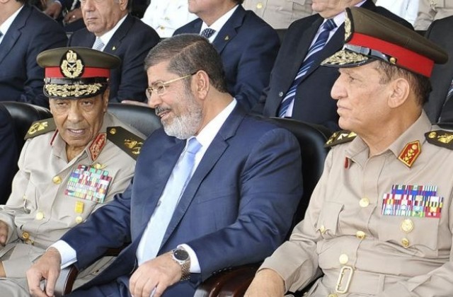 Президентът на Египет уволни двама висши генерали