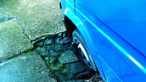 Бус пропадна на Шипка заради ВиК авария