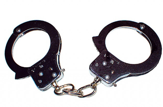 Младеж намушка двама души в шуменска дискотека