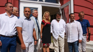 Искат още пари за ремонт на театъра изникнали някои неща