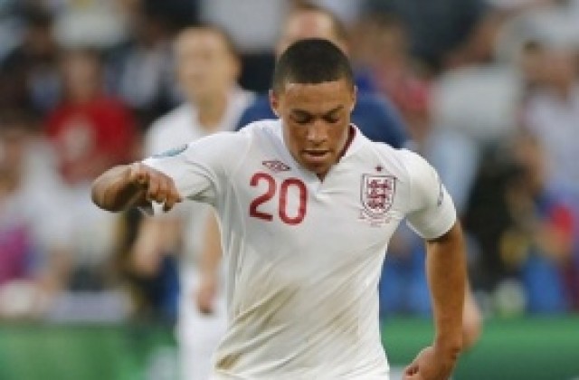 Окслейд-Чембърлейн също изгоря за мача с Италия