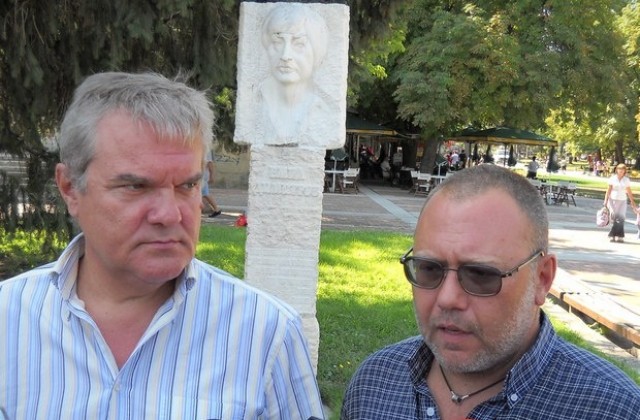 И синът на Емил Димитров иска да се махне паметника