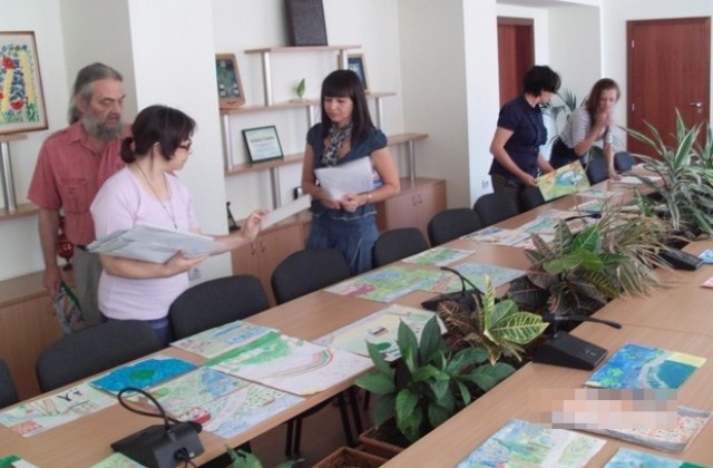 109 рисуваха Димитровград, 11-годишен е победителят в конкурса