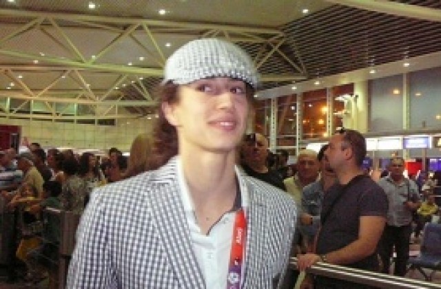 Капитанът на ансамбъла обмисля да остане, иска да поправи грешката си