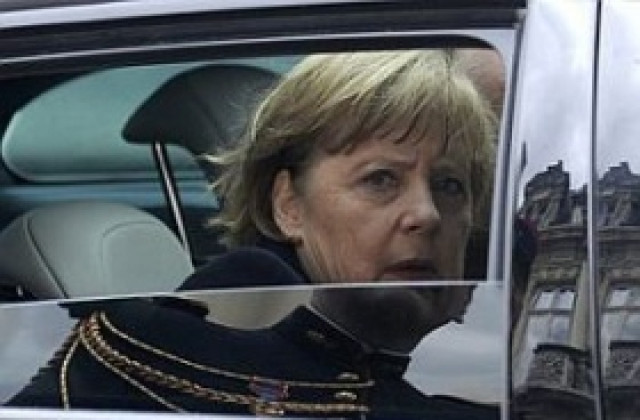 Меркел се връща към борбата срещу кризата след отпуската