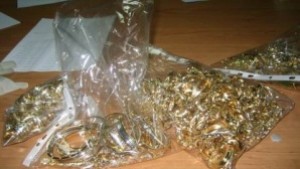 Злато и сребро откраднаха през полуотворен прозорец