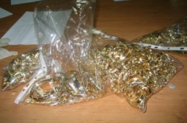 Злато и сребро откраднаха през полуотворен прозорец