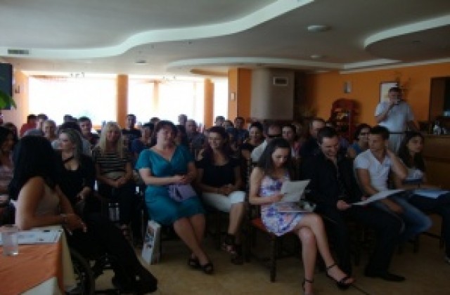 77 души от България и Македония получиха удостоверения за хотелиер или ресторантьор