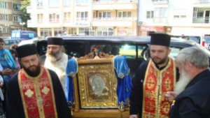 Чудотворна икона на Св Богородица изложена за поклонение в Русе