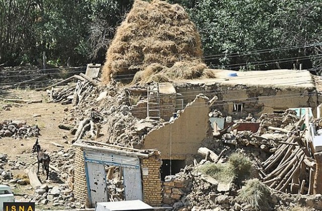 Двама оцелели бяха открити три дни след разрушителните земетресения в Иран