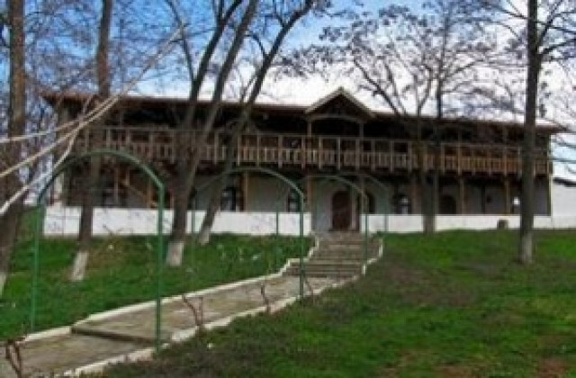 Село Добрич празнува край манастира с Нелина, Конушенската група и дискотека