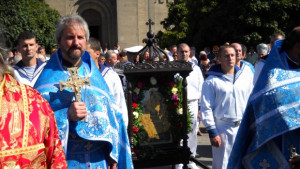 Стотици варненци почетоха Успение Богородично и Деня на града