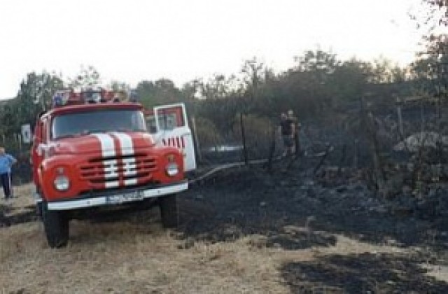 Загасен е пожарът в землището на пернишките села Ярджиловци и Селищен дол