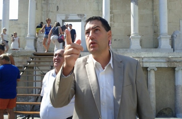 Античният театър ще свети през нощта