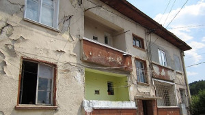 Блок 79 в Перник след труса