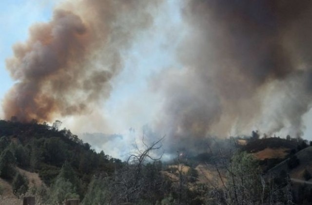 Стотици евакуирани заради пожари в щата Калифорния