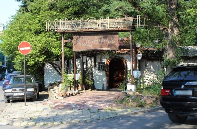 Самоделна бомба гръмна в ресторант на Коко Динев