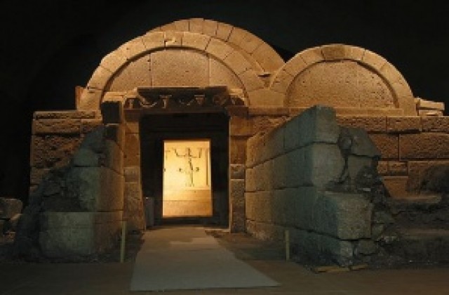 Честват 30 години от откриването на Свещарската гробница