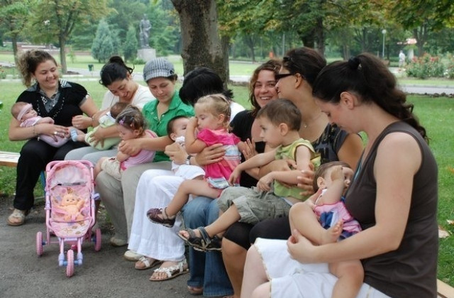 Майките у нас кърмят между един и три месеца