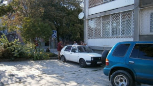 Новото кръгово пред входа на парк П Пенев затвори паркинг