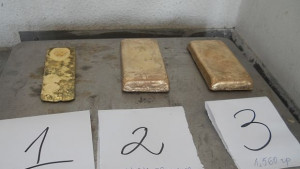 Митничари откриха три кюлчета злато в багажа на варненец