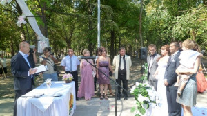 Първи граждански брак в обновения парк в Ямбол
