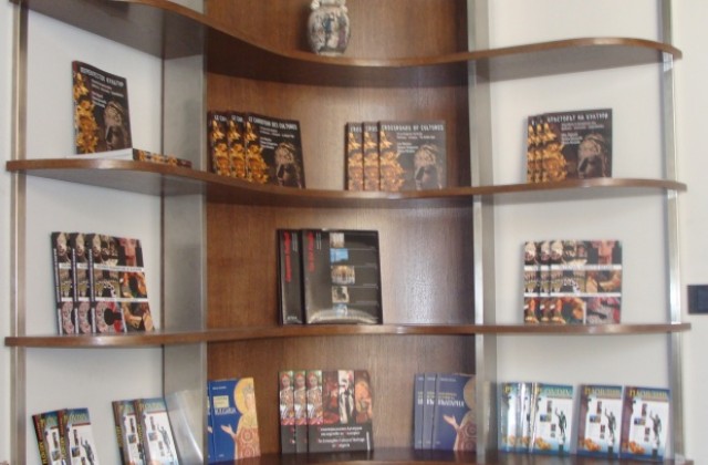 Отвориха сувенирен магазин на Римския стадион – туристите го обожават