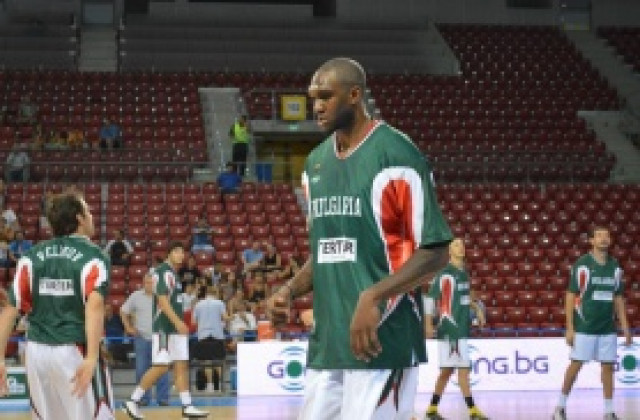 Националът Симънс подписа в Италия