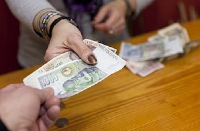 Още един испански град временно връща песетите