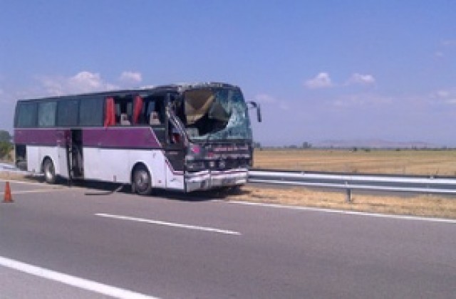 Автобус катастрофира на магистрала „Тракия”, няма жертви