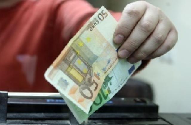 Румънка опита да пробута фалшиви евро