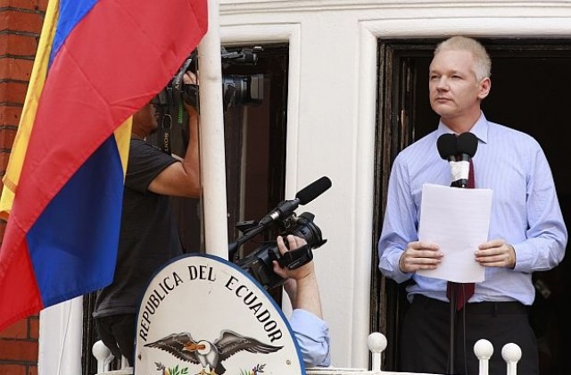 Асандж призова САЩ да спрат лова на вещици срещу Уикилийкс