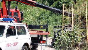 Шофьор се вряза с колата си в ограда и изгоря