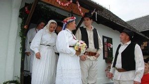 За пети път в Етъра ще покажат сватбени обреди