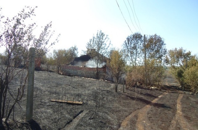 Огнен ад в Александрово, пожарът погълна къщи и стопански постройки