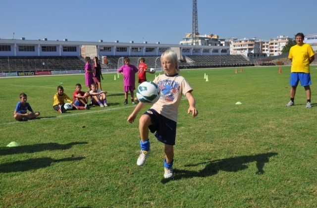 Футболисти, стрелци и лекоатлети първи се явиха на изпитите за Спортното училище