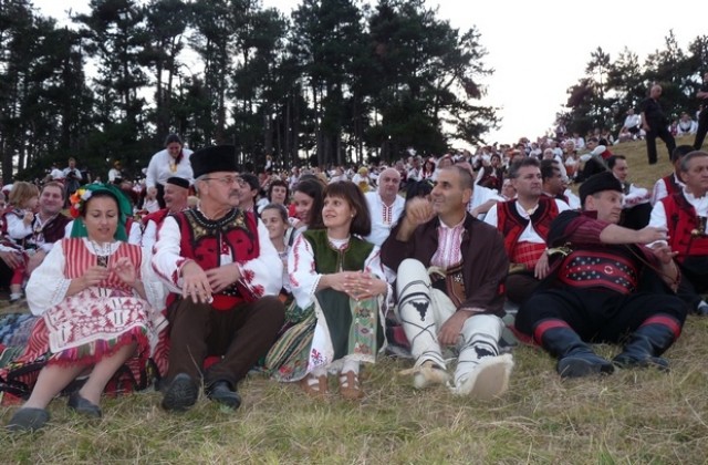 Депутатът Десислава Танева бе гост на фестивала в Жеравна