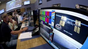 Руски космонавти ветерани прекараха шест часа в открития космос