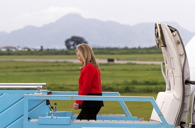 Хилари Клинтън срещу Джо Байдън - дилемата на Барак Обама