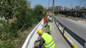 Обновяват предпазните парапети