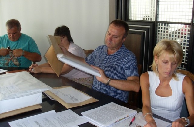 Четирима кандидати за полагане на трошенокаменна настилка