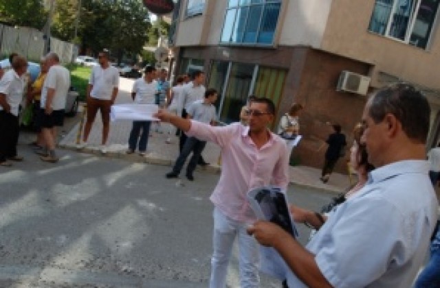 Протестираха за отпушването на улица Даме Груев