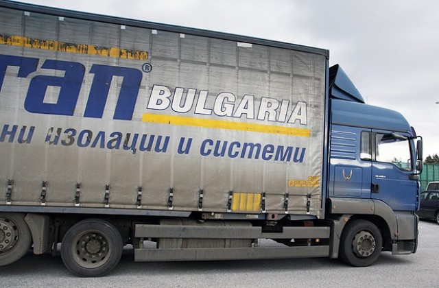 Заради високите температури спират тежкотоварни автомобили над 20 тона