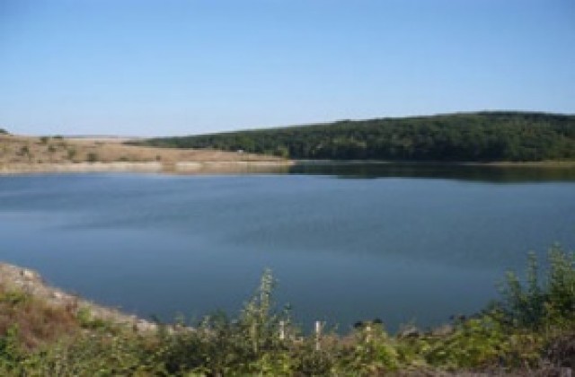 Върнаха в язовира 8 кила раци, хванати от бракониери