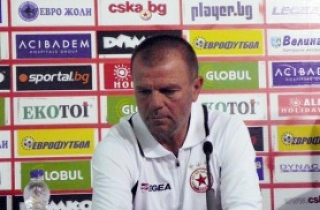 Дисципът души около Стойчо Младенов