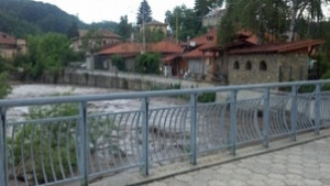 Едва половината от нужния е дебитът на планинските водоизточници в