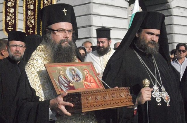 Пловдив посрещна светите мощи със 7 топовни салюта