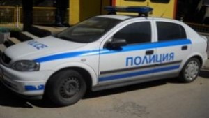 Двама от Езерче трошат автомобил и прозорци на заведение в