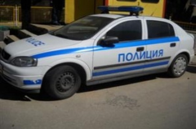 Двама от Езерче трошат автомобил и прозорци на заведение в Поповско
